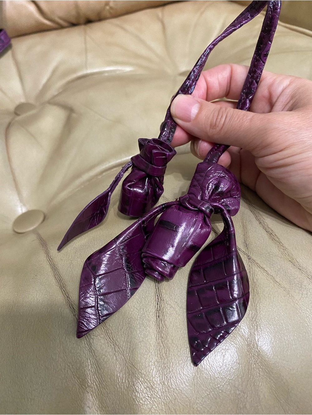 Rare Brahmin DARK IRIS Purple Double Rose Charm Fob Tassel & crossbody Vintage - Picture 3 of 16